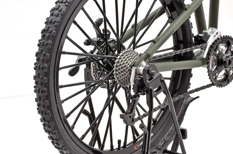 TomyTec Little Armory 1/12 LM003 Montague Paratrooper Folding MTB Bike 13 TomyTec Little Armory 1/12 LM003 Montague Paratrooper Folding MTB Bike - Image 11